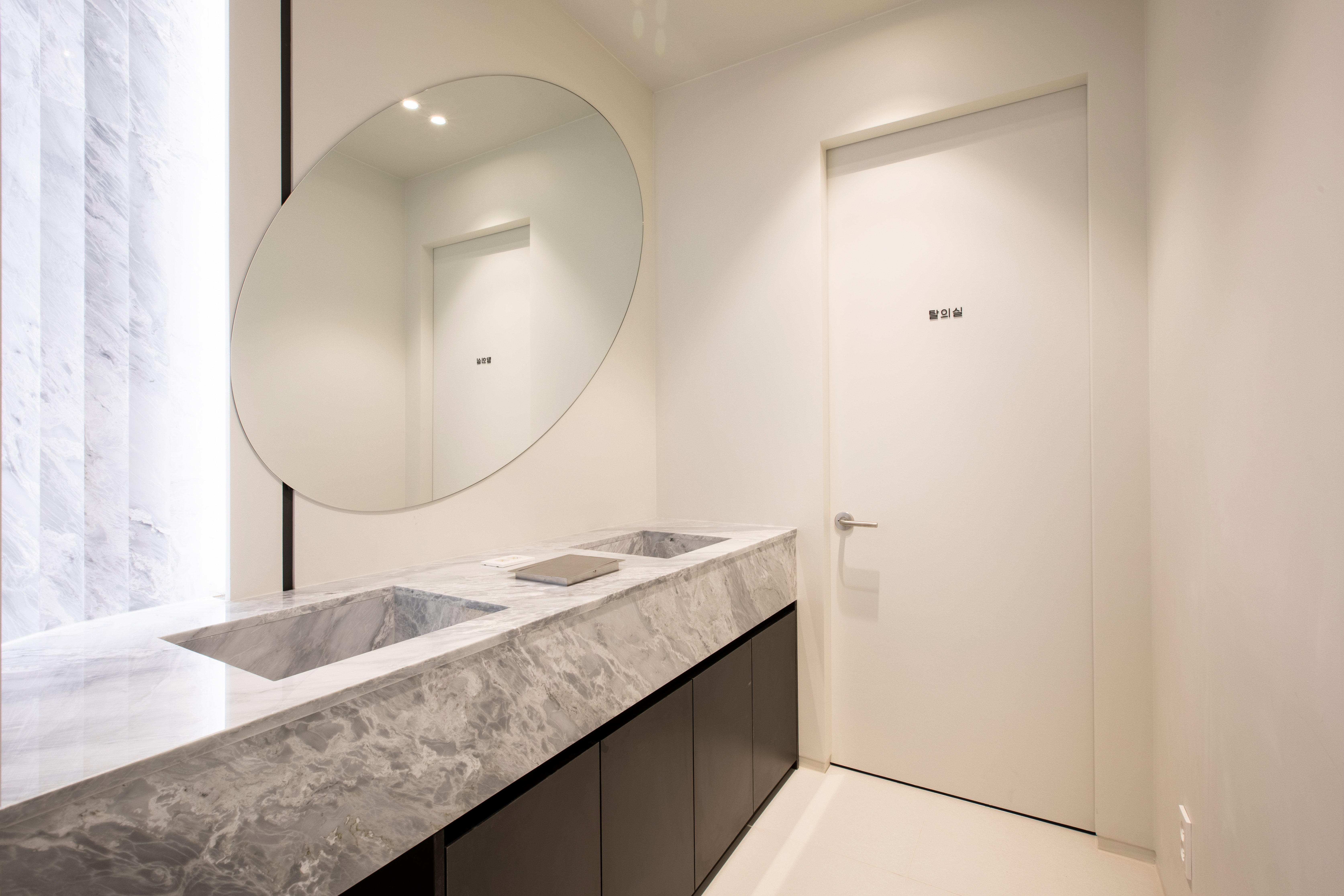 foreigner friendly dermatology clinic Seoul